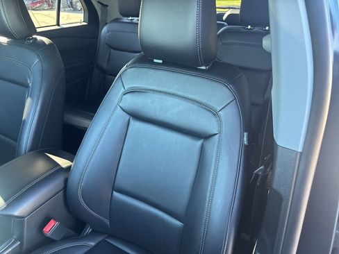 Used 2023 Ford Explorer XLT w/ Equipment Group 202A image 14