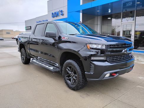Used 2020 Chevrolet Silverado 1500 LT Trail Boss image 3