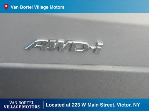 Used 2018 Toyota RAV4 Limited AWD/4WD image 6