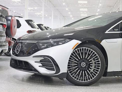 Used 2022 Mercedes-Benz EQS 580 4MATIC Sedan image 2