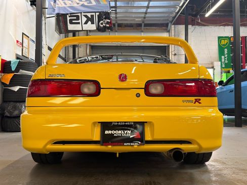 Used 2000 Acura Integra Type R FWD image 8