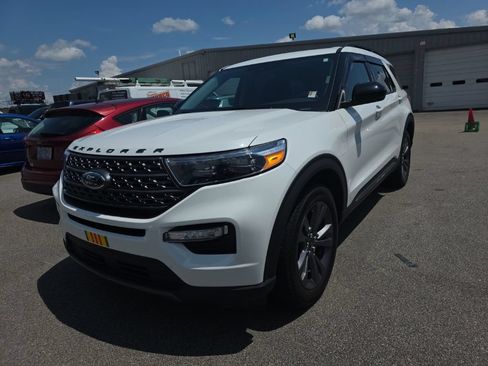 Certified 2024 Ford Explorer XLT w/ Equipment Group 202A AWD/4WD image 1