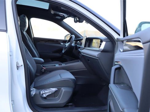 New 2026 Volkswagen Tiguan SE R-Line image 25