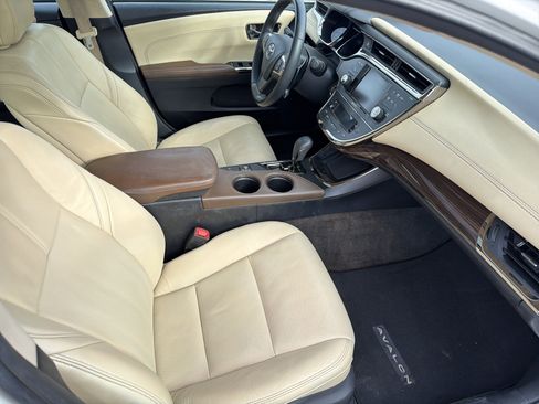 Used 2013 Toyota Avalon Limited image 25