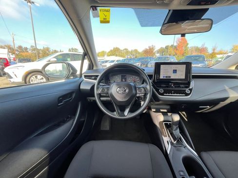 Used 2025 Toyota Corolla LE image 32