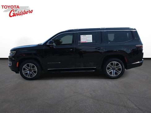 Used 2023 Jeep Wagoneer 4WD w/ Premium Group I image 8