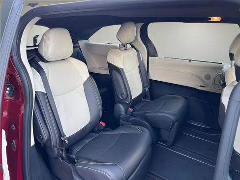 Certified 2026 Toyota Sienna Limited FWD image 16