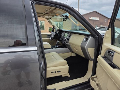 Used 2017 Ford Expedition Limited w/ Equipment Group 301A AWD/4WD image 26