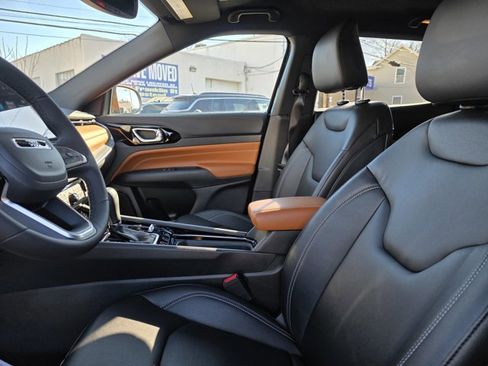 Used 2025 Jeep Compass Limited image 5