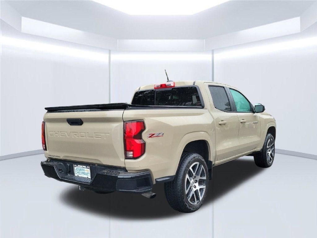 Used 2023 Chevrolet Colorado Z71 w/ Z71 Convenience Package 2 AWD/4WD image 5