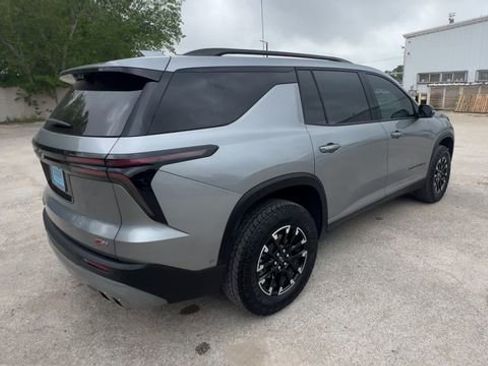 Used 2025 Chevrolet Traverse Z71 w/ Enhanced Driving Package image 7