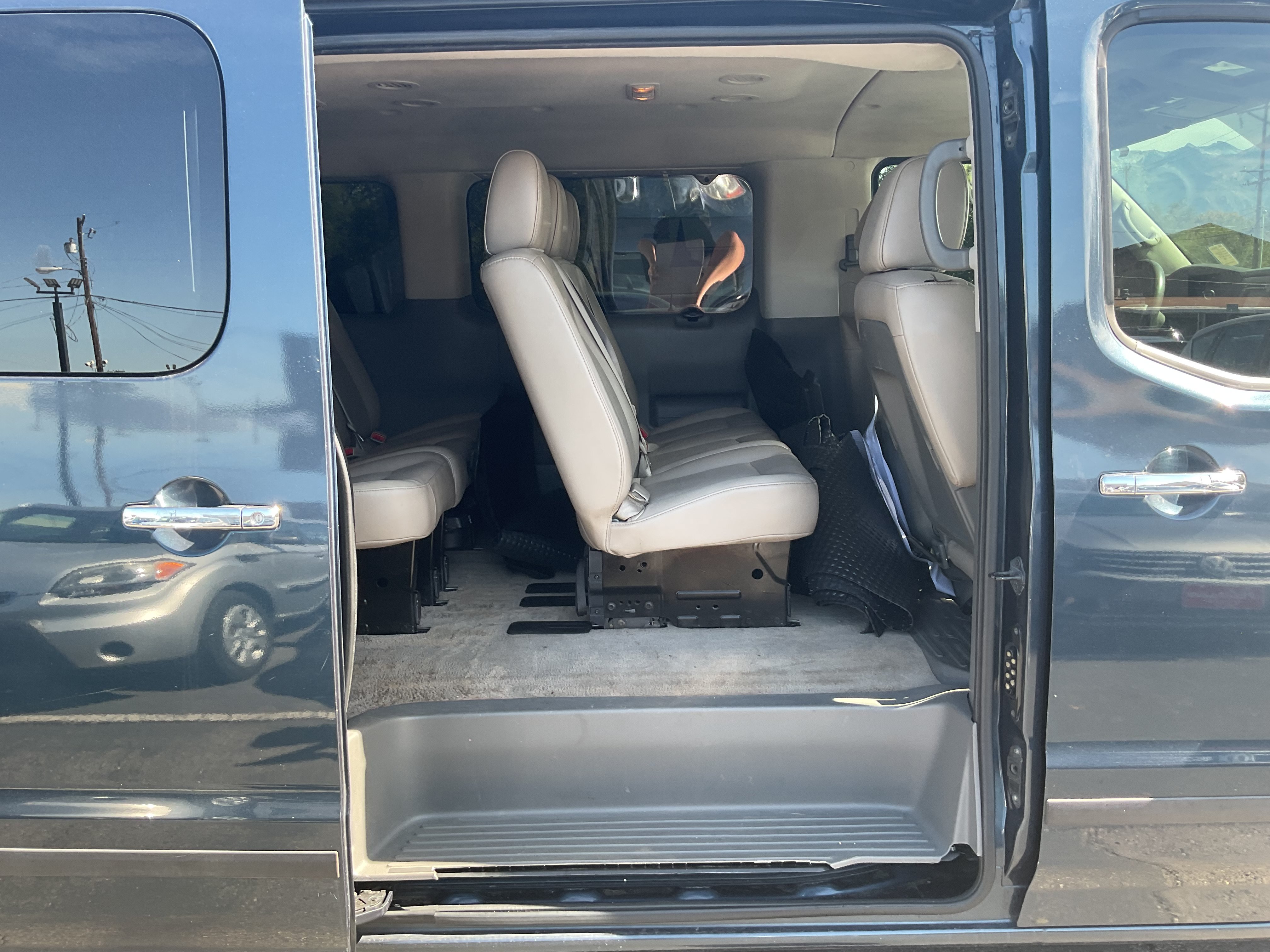 Used 2017 Nissan NV 3500 SL RWD image 11