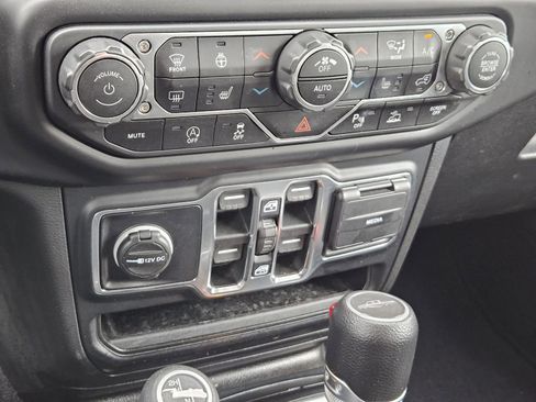 Used 2021 Jeep Gladiator Sport image 23