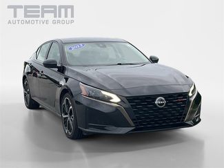 Used 2023 Nissan Altima 2.5 SR image 1