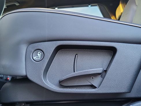 Used 2022 Hyundai Palisade Calligraphy image 16