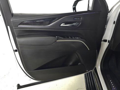 Used 2023 Cadillac Escalade ESV V AWD/4WD image 14