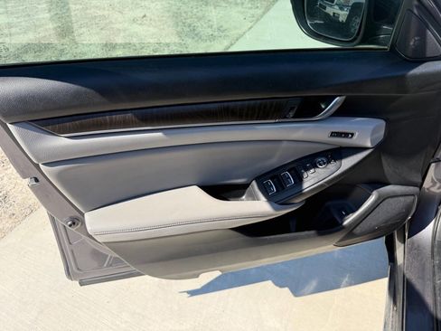 Used 2018 Honda Accord EX-L image 10