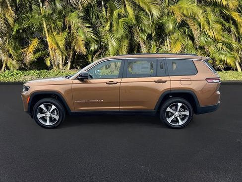 New 2026 Jeep Grand Cherokee L Limited w/ Trailer Tow Package AWD/4WD image 2