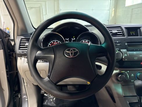 Used 2012 Toyota Highlander 4WD w/ Tow Pkg image 10