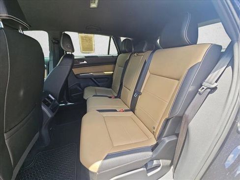 Used 2022 Volkswagen Atlas Cross Sport SE FWD image 18