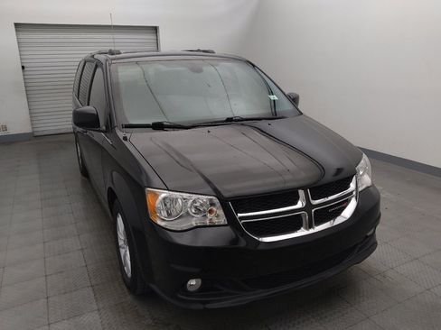 Used 2019 Dodge Grand Caravan SXT w/ Driver Convenience Group FWD image 14