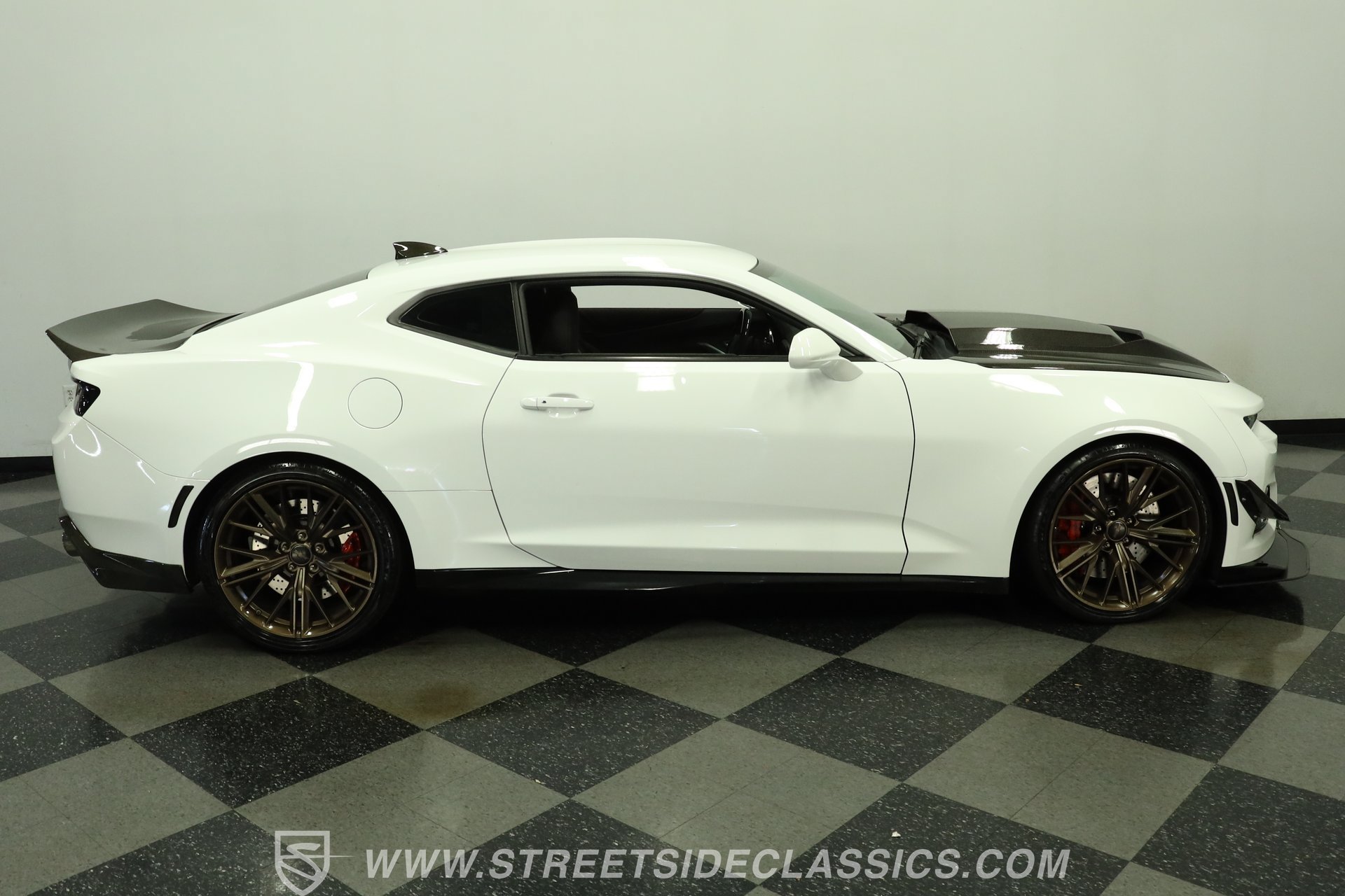 Used 2018 Chevrolet Camaro ZL1 RWD image 13