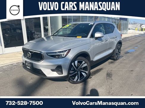 Certified 2025 Volvo XC40 B5 Plus image 1
