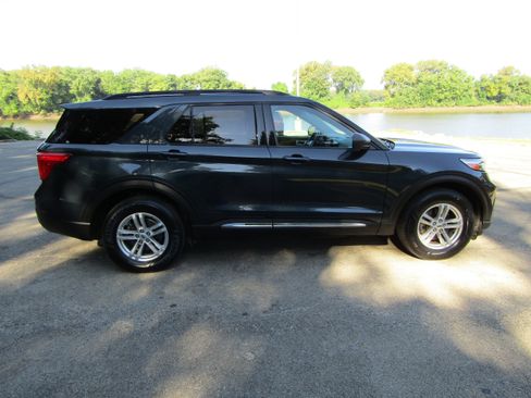 Used 2023 Ford Explorer XLT w/ Equipment Group 202A AWD/4WD image 5