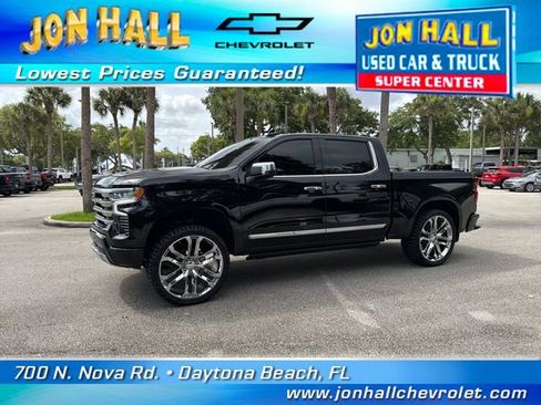 Used 2025 Chevrolet Silverado 1500 High Country w/ High Country Premium Package AWD/4WD image 3