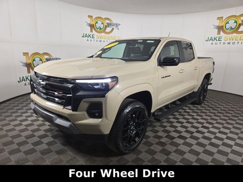 Certified 2024 Chevrolet Colorado Z71 w/ LPO, Dark Essentials Package image 3