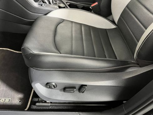 Used 2022 Volkswagen Taos SEL image 11