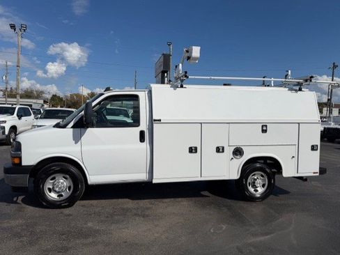 Used 2021 Chevrolet Express 3500 w/ Power Convenience Package image 10