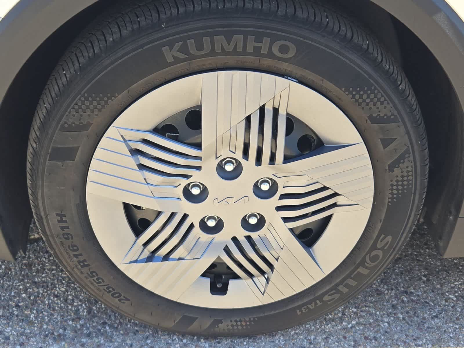 Used 2025 Kia K4 FWD image 14