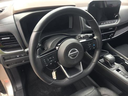 Used 2021 Nissan Rogue Platinum image 4