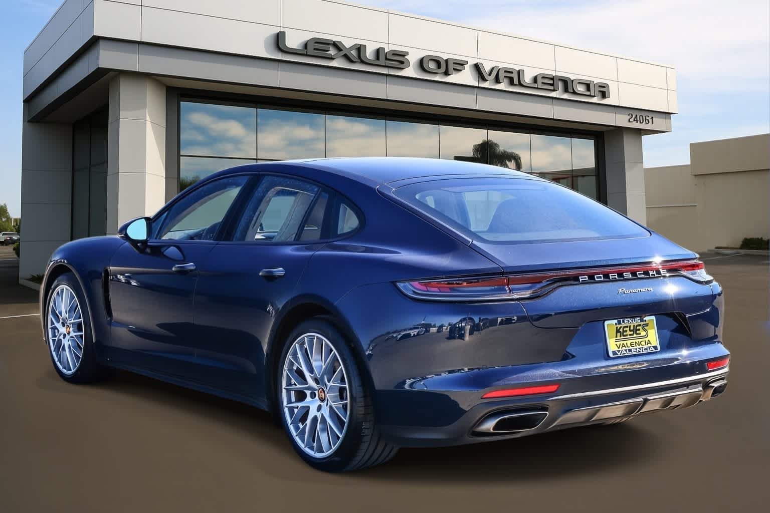 Used 2021 Porsche Panamera RWD image 2