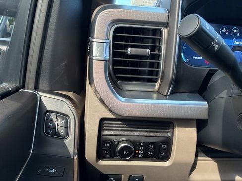 Used 2025 Ford F250 Platinum w/ Platinum Plus Package AWD/4WD image 24