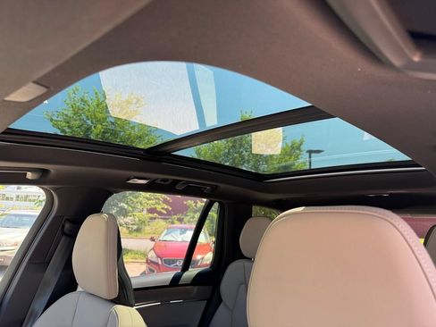 Certified 2025 Volvo XC90 B5 Plus AWD/4WD image 7