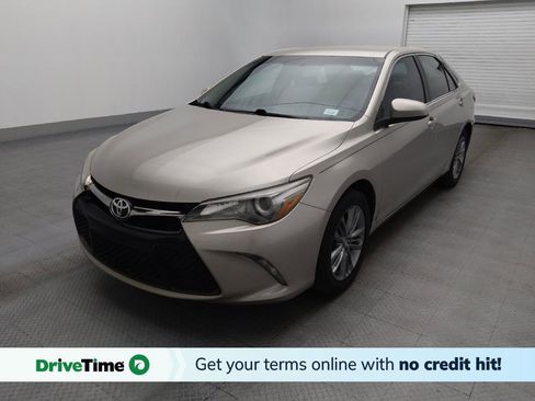 Used 2017 Toyota Camry SE image 1