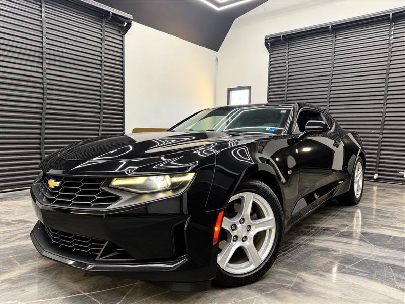 Used 2021 Chevrolet Camaro LT RWD image 1