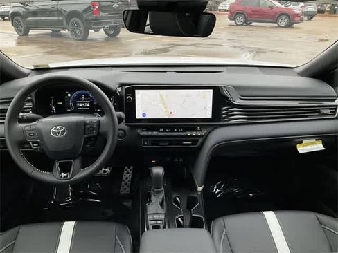 Used 2025 Toyota Camry SE image 19