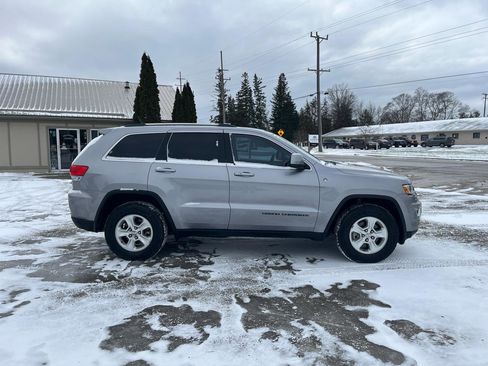Used 2017 Jeep Grand Cherokee Laredo w/ Quick Order Package 23E image 6