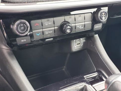Used 2022 Jeep Compass Latitude AWD/4WD image 17