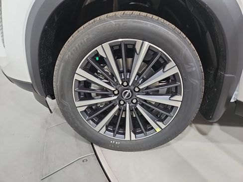 New 2026 Nissan Pathfinder Platinum image 27