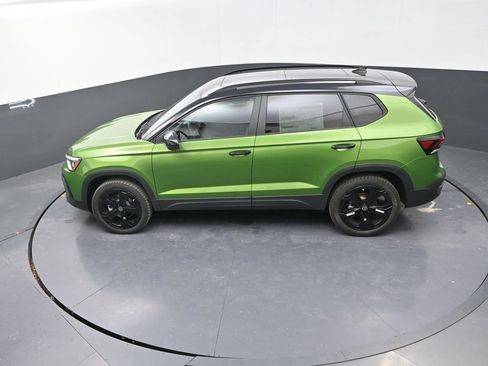 New 2026 Volkswagen Taos SE image 13