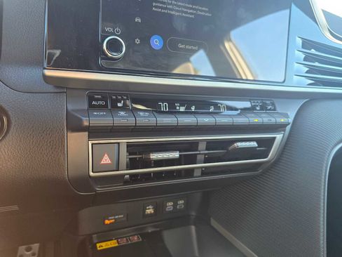 Used 2025 Toyota Camry SE image 28