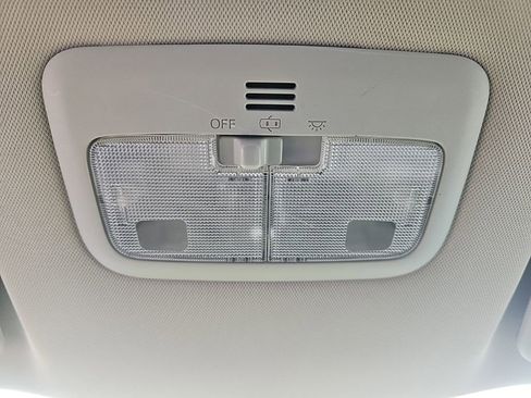 Used 2015 Toyota Corolla LE FWD image 21