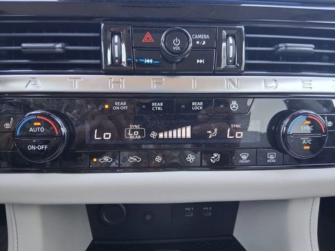New 2026 Nissan Pathfinder SL AWD/4WD image 18