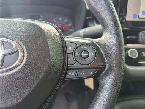 Used 2025 Toyota Corolla LE FWD image 12