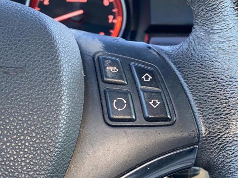 Used 2010 BMW 335i Convertible image 18