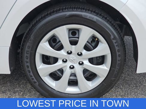 Used 2025 Toyota Corolla LE FWD image 31
